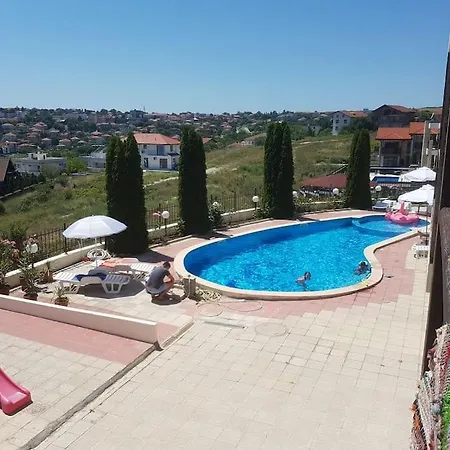 Byala Ala-bala With A Pool Apartment